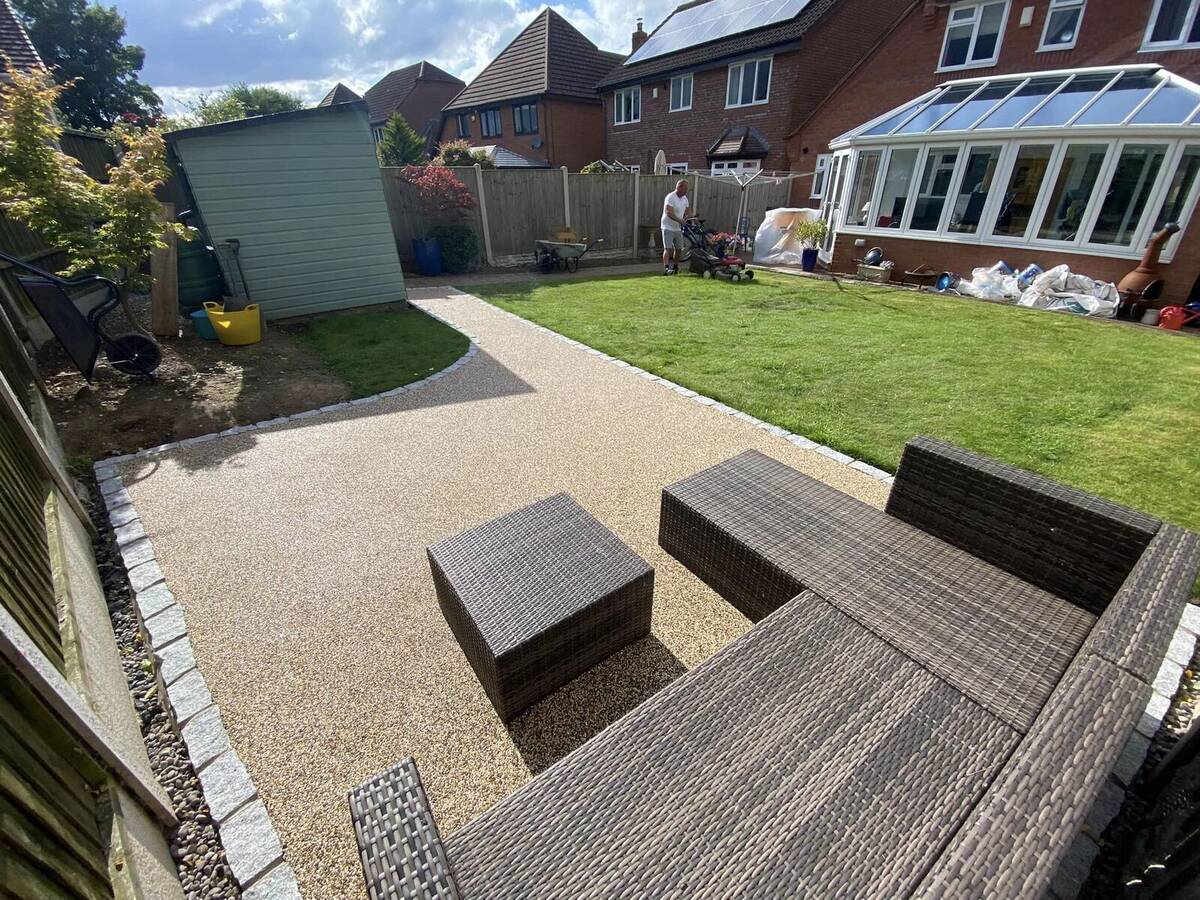 Gartenweg mit fugenlosem PU-Asphalt®